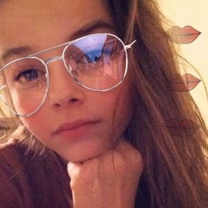 Meet your Posher, Lilly